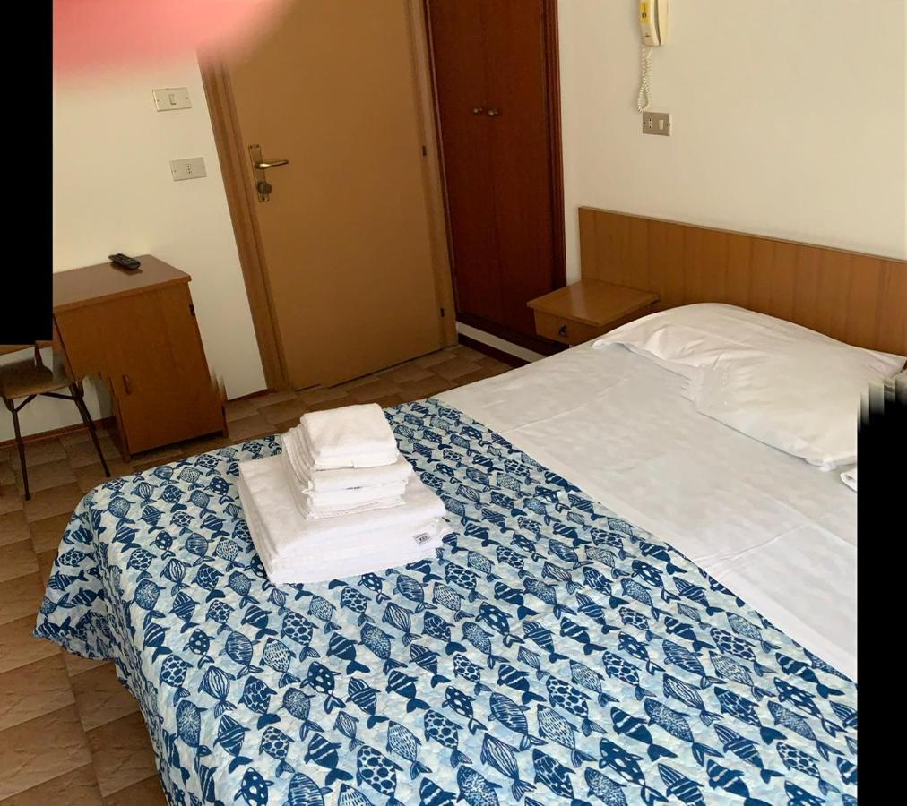 Hotel Estense Rimini Exterior photo