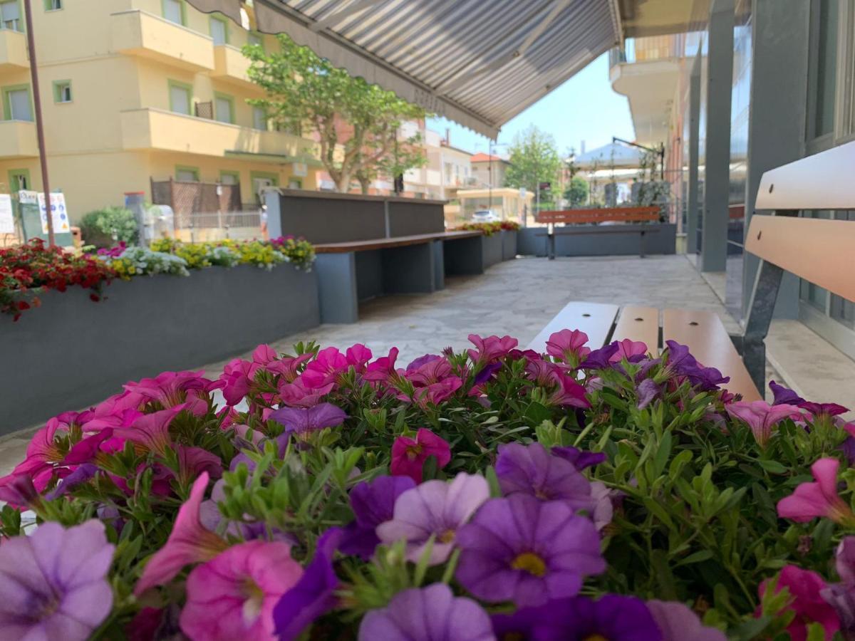 Hotel Estense Rimini Exterior photo